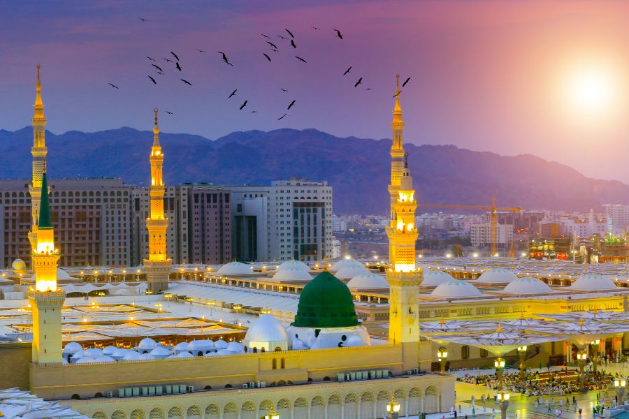 Ilustrasi Arab Saudi menetapkan 1 Ramadhan 1445 Hijriah pada Senin, 11 Maret 2024. FOTO: Canva