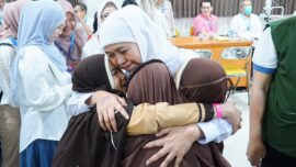 Gubernur Jawa Timur Khofifah Indar Parawansa saat peringatan Hari Ibu Nasional ke-97 di Pacitan, Senin 22 Desember 2025.