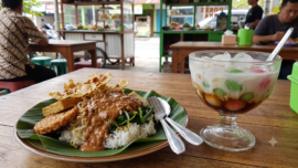 Foto Nasi Pecel dan Es Pleret